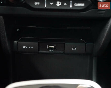 Киа Niro 2021 в Киеве на Automoto.ua Белый Киа Niro, объемом двигателя 0 л и пробегом 52 тыс. км за 18200 $, фото 26 на Automoto.ua