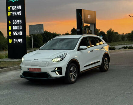 Білий Кіа Niro, об'ємом двигуна 0 л та пробігом 117 тис. км за 17000 $, фото 6 на Automoto.ua
