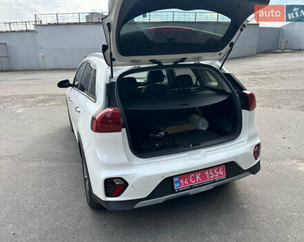 Белый Киа Niro, объемом двигателя 1.6 л и пробегом 40 тыс. км за 25150 $, фото 12 на Automoto.ua