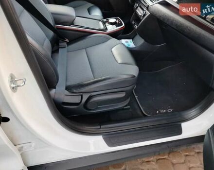 Білий Кіа Niro, об'ємом двигуна 0 л та пробігом 75 тис. км за 19700 $, фото 30 на Automoto.ua