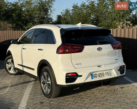 Білий Кіа Niro, об'ємом двигуна 0 л та пробігом 121 тис. км за 18950 $, фото 15 на Automoto.ua