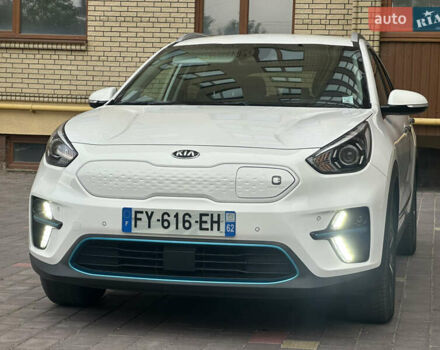 Белый Киа Niro, объемом двигателя 0 л и пробегом 122 тыс. км за 17999 $, фото 1 на Automoto.ua