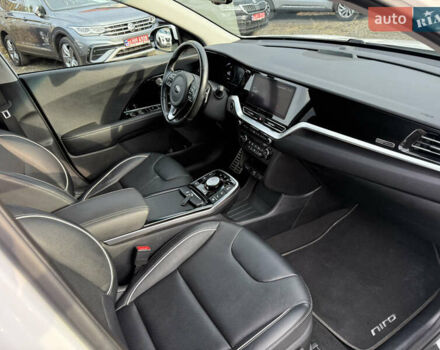 Білий Кіа Niro, об'ємом двигуна 0 л та пробігом 82 тис. км за 23266 $, фото 43 на Automoto.ua
