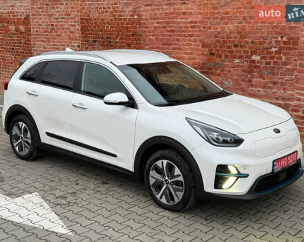 Білий Кіа Niro, об'ємом двигуна 0 л та пробігом 118 тис. км за 20500 $, фото 11 на Automoto.ua