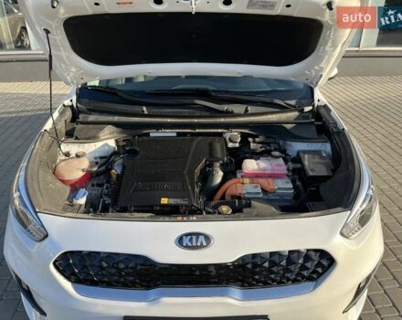 Білий Кіа Niro, об'ємом двигуна 1.58 л та пробігом 17 тис. км за 25900 $, фото 19 на Automoto.ua
