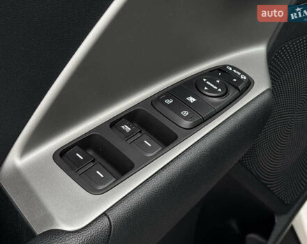 Белый Киа Niro, объемом двигателя 0 л и пробегом 98 тыс. км за 19550 $, фото 8 на Automoto.ua