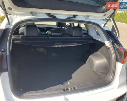 Білий Кіа Niro, об'ємом двигуна 0 л та пробігом 147 тис. км за 18200 $, фото 18 на Automoto.ua