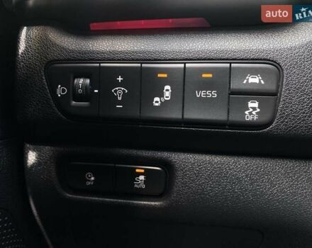 Білий Кіа Niro, об'ємом двигуна 0 л та пробігом 77 тис. км за 21900 $, фото 8 на Automoto.ua