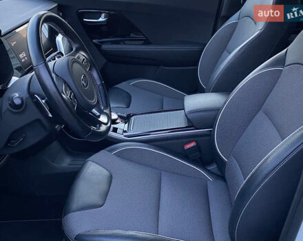 Білий Кіа Niro, об'ємом двигуна 0 л та пробігом 68 тис. км за 20750 $, фото 28 на Automoto.ua