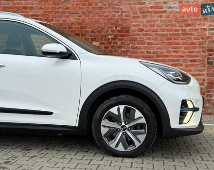 Білий Кіа Niro, об'ємом двигуна 0 л та пробігом 118 тис. км за 20500 $, фото 13 на Automoto.ua