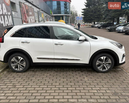 Білий Кіа Niro, об'ємом двигуна 0 л та пробігом 52 тис. км за 20500 $, фото 32 на Automoto.ua
