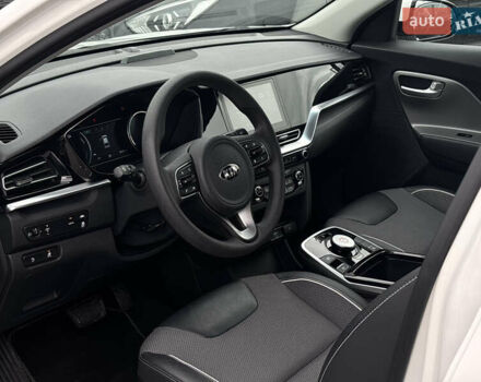 Белый Киа Niro, объемом двигателя 0 л и пробегом 98 тыс. км за 19550 $, фото 6 на Automoto.ua