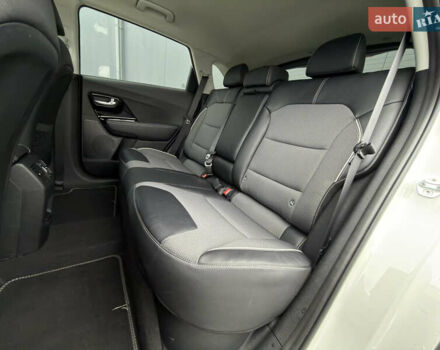 Белый Киа Niro, объемом двигателя 0 л и пробегом 39 тыс. км за 23400 $, фото 30 на Automoto.ua