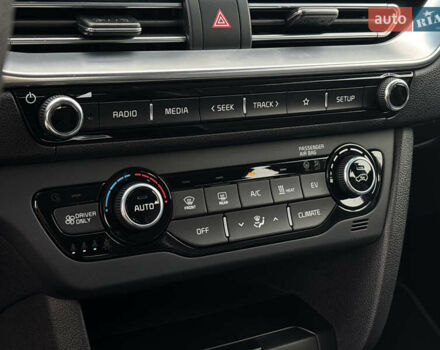 Белый Киа Niro, объемом двигателя 0 л и пробегом 98 тыс. км за 19550 $, фото 16 на Automoto.ua