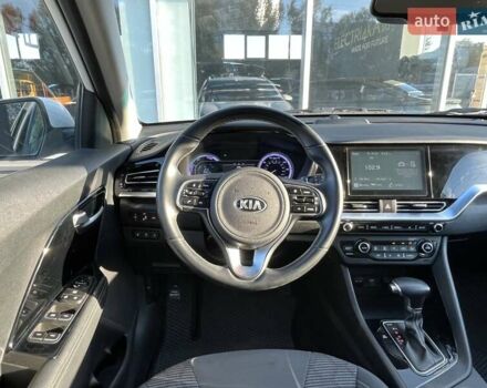Білий Кіа Niro, об'ємом двигуна 1.58 л та пробігом 17 тис. км за 25900 $, фото 12 на Automoto.ua
