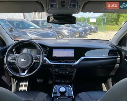 Білий Кіа Niro, об'ємом двигуна 0 л та пробігом 77 тис. км за 21900 $, фото 31 на Automoto.ua