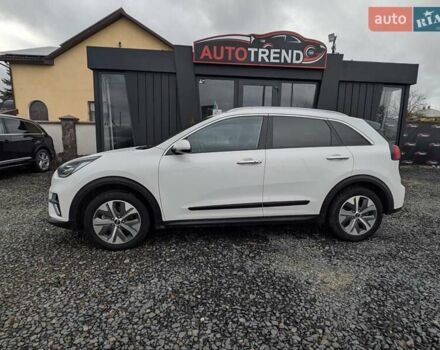 Білий Кіа Niro, об'ємом двигуна 0 л та пробігом 50 тис. км за 17300 $, фото 8 на Automoto.ua