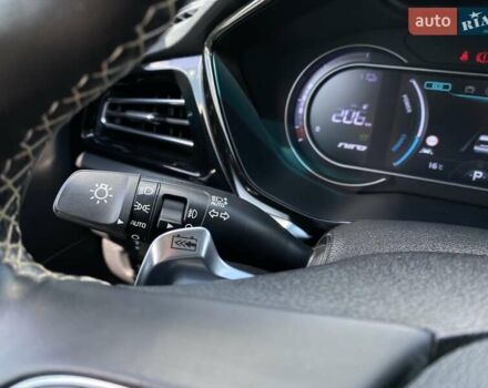Білий Кіа Niro, об'ємом двигуна 0 л та пробігом 77 тис. км за 21900 $, фото 35 на Automoto.ua