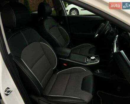 Білий Кіа Niro, об'ємом двигуна 0 л та пробігом 114 тис. км за 18880 $, фото 24 на Automoto.ua