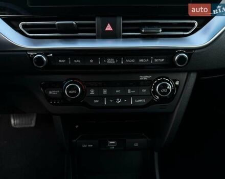 Білий Кіа Niro, об'ємом двигуна 0 л та пробігом 59 тис. км за 23800 $, фото 42 на Automoto.ua