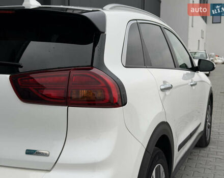 Белый Киа Niro, объемом двигателя 0 л и пробегом 39 тыс. км за 23400 $, фото 71 на Automoto.ua