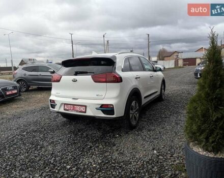 Білий Кіа Niro, об'ємом двигуна 0 л та пробігом 50 тис. км за 17300 $, фото 1 на Automoto.ua