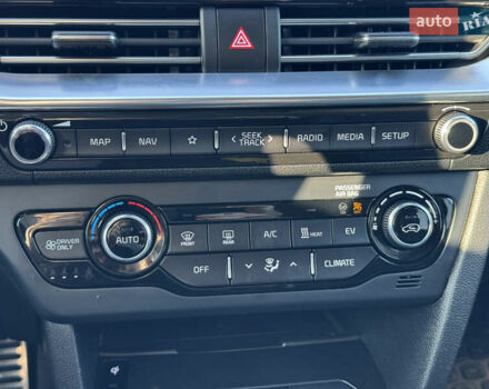 Білий Кіа Niro, об'ємом двигуна 0 л та пробігом 107 тис. км за 20900 $, фото 28 на Automoto.ua