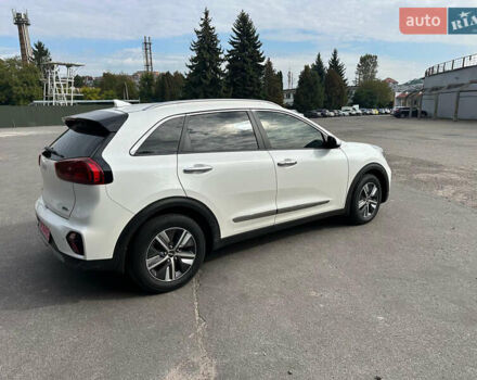 Белый Киа Niro, объемом двигателя 1.6 л и пробегом 40 тыс. км за 25150 $, фото 4 на Automoto.ua