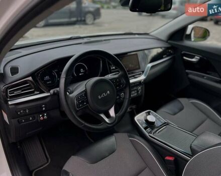 Білий Кіа Niro, об'ємом двигуна 0 л та пробігом 114 тис. км за 18300 $, фото 11 на Automoto.ua