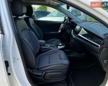 Білий Кіа Niro, об'ємом двигуна 0 л та пробігом 77 тис. км за 21900 $, фото 69 на Automoto.ua