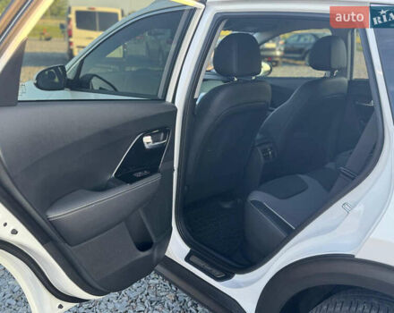 Белый Киа Niro, объемом двигателя 0 л и пробегом 112 тыс. км за 19800 $, фото 8 на Automoto.ua