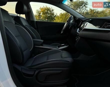Білий Кіа Niro, об'ємом двигуна 0 л та пробігом 59 тис. км за 23800 $, фото 68 на Automoto.ua