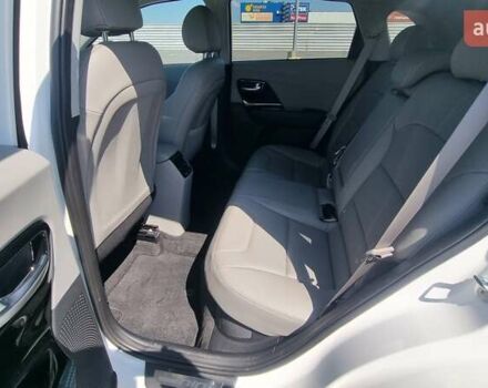Білий Кіа Niro, об'ємом двигуна 1.6 л та пробігом 40 тис. км за 26000 $, фото 35 на Automoto.ua