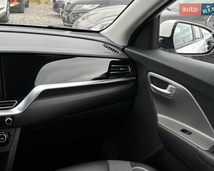 Белый Киа Niro, объемом двигателя 0 л и пробегом 98 тыс. км за 19550 $, фото 25 на Automoto.ua