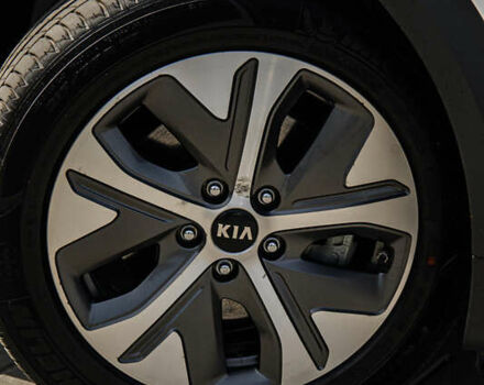 Білий Кіа Niro, об'ємом двигуна 0 л та пробігом 34 тис. км за 24750 $, фото 6 на Automoto.ua