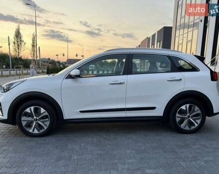 Білий Кіа Niro, об'ємом двигуна 0 л та пробігом 114 тис. км за 18880 $, фото 5 на Automoto.ua