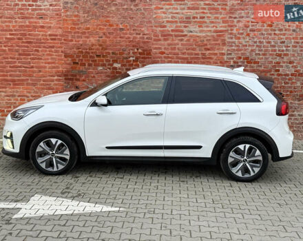Білий Кіа Niro, об'ємом двигуна 0 л та пробігом 118 тис. км за 20500 $, фото 17 на Automoto.ua