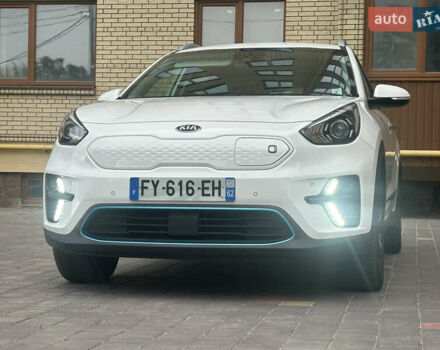 Белый Киа Niro, объемом двигателя 0 л и пробегом 122 тыс. км за 17999 $, фото 3 на Automoto.ua