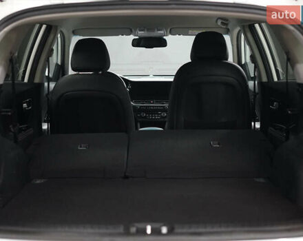 Киа Niro 2021 в Киеве на Automoto.ua Белый Киа Niro, объемом двигателя 0 л и пробегом 52 тыс. км за 18200 $, фото 32 на Automoto.ua