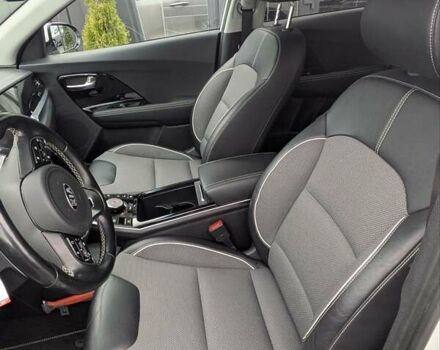 Білий Кіа Niro, об'ємом двигуна 0 л та пробігом 50 тис. км за 17300 $, фото 7 на Automoto.ua