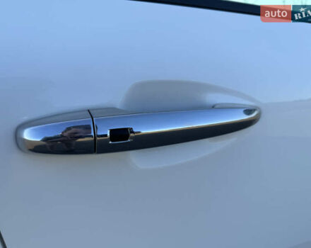 Білий Кіа Niro, об'ємом двигуна 0 л та пробігом 107 тис. км за 20900 $, фото 63 на Automoto.ua