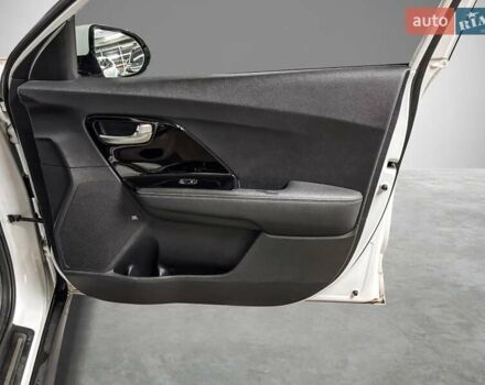 Белый Киа Niro, объемом двигателя 0 л и пробегом 129 тыс. км за 20032 $, фото 23 на Automoto.ua