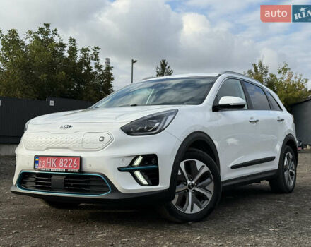 Білий Кіа Niro, об'ємом двигуна 0 л та пробігом 82 тис. км за 23266 $, фото 3 на Automoto.ua