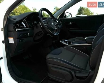 Білий Кіа Niro, об'ємом двигуна 0 л та пробігом 59 тис. км за 23800 $, фото 25 на Automoto.ua