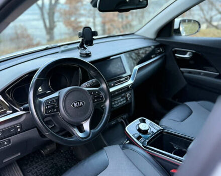 Білий Кіа Niro, об'ємом двигуна 0 л та пробігом 68 тис. км за 21400 $, фото 10 на Automoto.ua