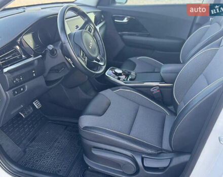 Белый Киа Niro, объемом двигателя 0 л и пробегом 105 тыс. км за 20802 $, фото 17 на Automoto.ua
