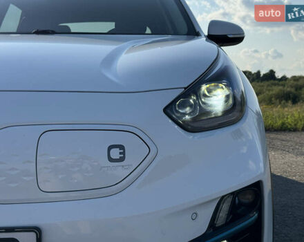 Білий Кіа Niro, об'ємом двигуна 0 л та пробігом 107 тис. км за 20900 $, фото 5 на Automoto.ua