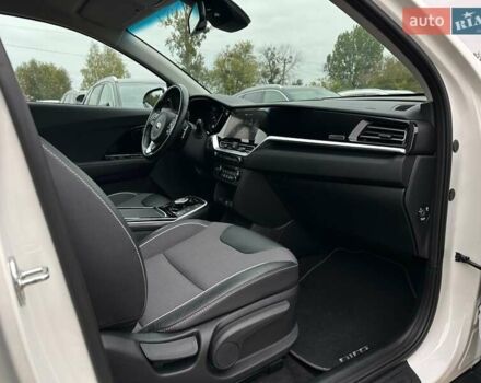 Белый Киа Niro, объемом двигателя 0 л и пробегом 56 тыс. км за 23400 $, фото 78 на Automoto.ua