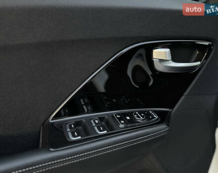 Білий Кіа Niro, об'ємом двигуна 0 л та пробігом 114 тис. км за 17500 $, фото 40 на Automoto.ua