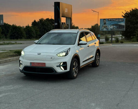 Білий Кіа Niro, об'ємом двигуна 0 л та пробігом 117 тис. км за 17000 $, фото 1 на Automoto.ua